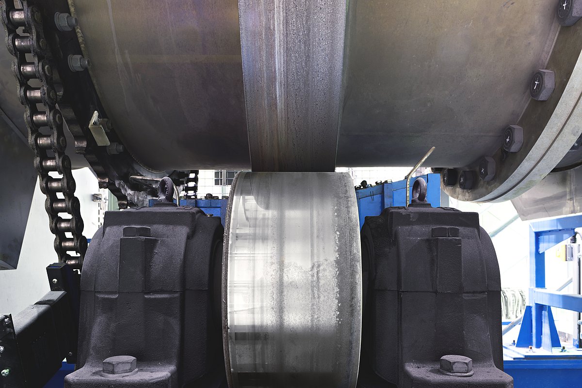 thrust rollers and bearing races of an indirect fired rotary kiln IDO 10 at IBU-tec