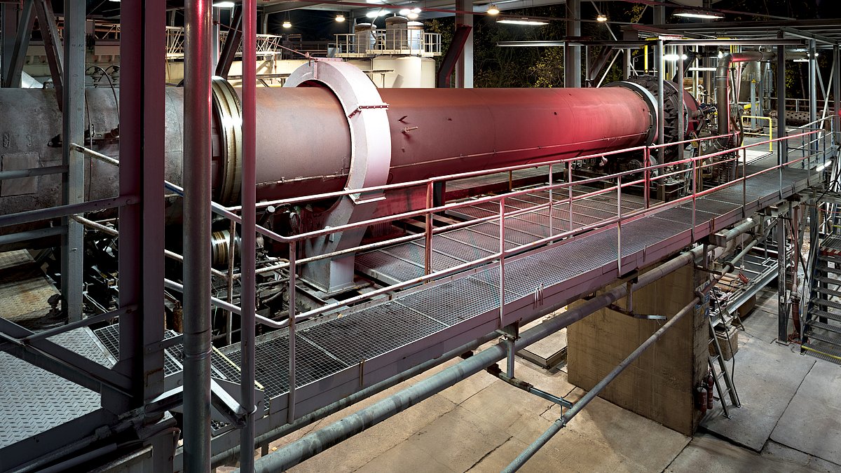 Direct fired Rotary kiln at IBU-tec used for tolling services or contract manufacturing as well as process trials and scale-up in thermal processing for processes like calcination, burning, drying and others